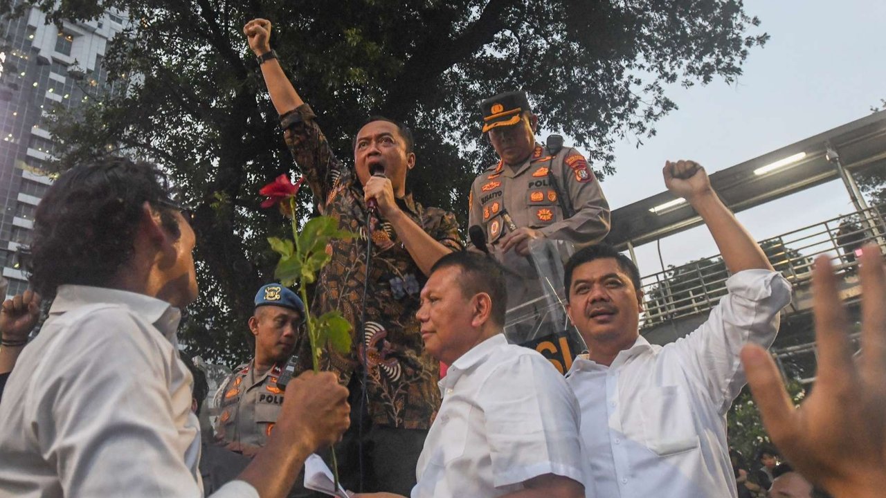 Lantunan Darah Juang Tutup Demo Indonesia Gelap, Ini 9 Tuntutan Massa yang Ditandatangani Mensesneg