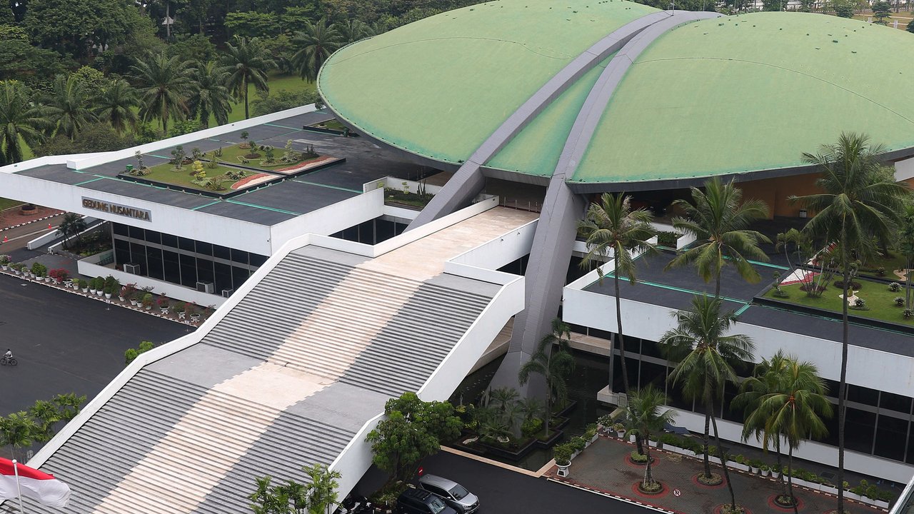 Pemandangan Gedung Nusantara atau Gedung Kura-Kura di Kompleks Parlemen, Senayan, Jakarta, Kamis (19/5/2022). DPR RI menganggarkan Rp 4,5 miliar untuk pengecatan, waterproofing, dan sejumlah komponen terkait dome Gedung Kura-Kura. (Liputan6.com/Angga Yuniar)