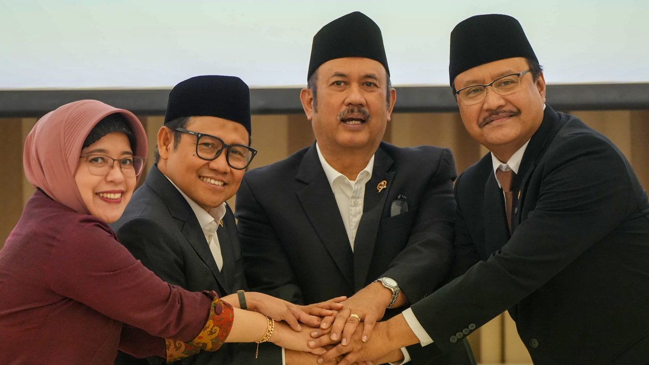 Gus Ipul menerima DTSEN dari BPS