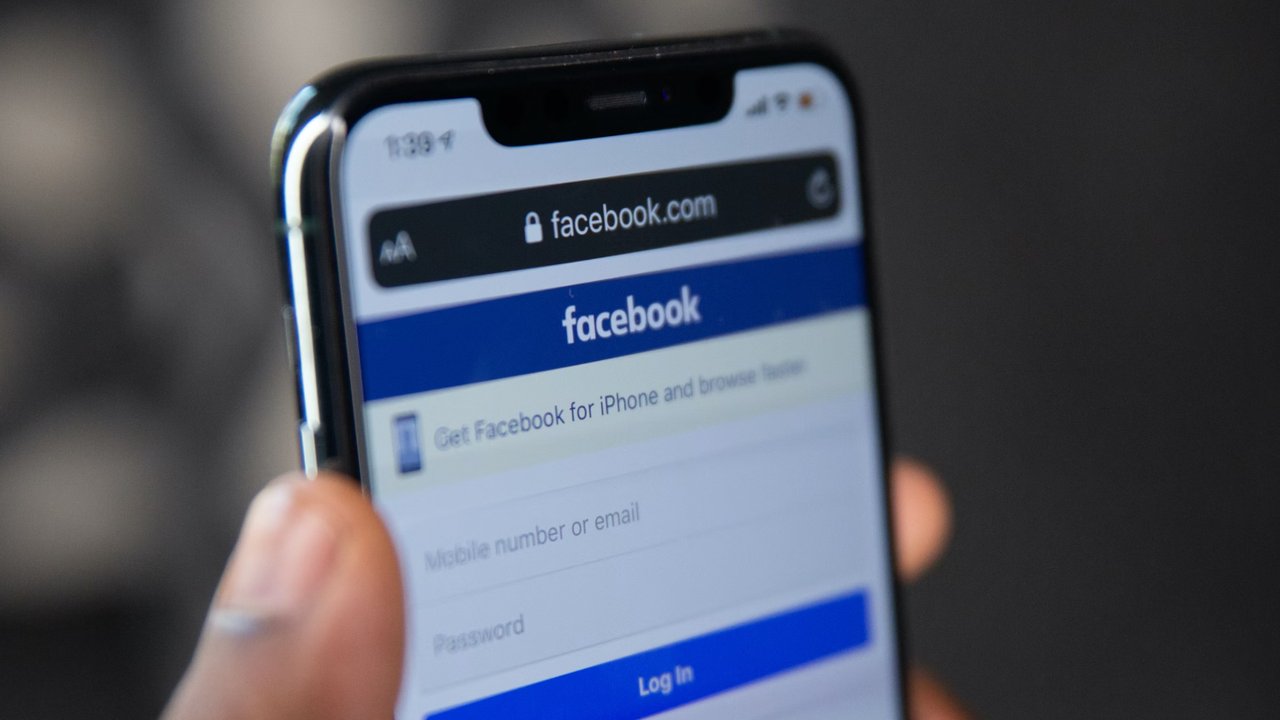 Ilustrasi Meta dan Facebook. (Unsplash/Dima Solomin)