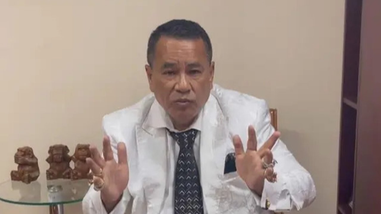 Mewakili tim kuasa hukum keluarga almarhum Vina Cirebon, Hotman Paris protes karena fokus pembahasan kini bergeser untuk membebaskan para terpidana. (Foto: Dok. Instagram @hotmanparisofficial