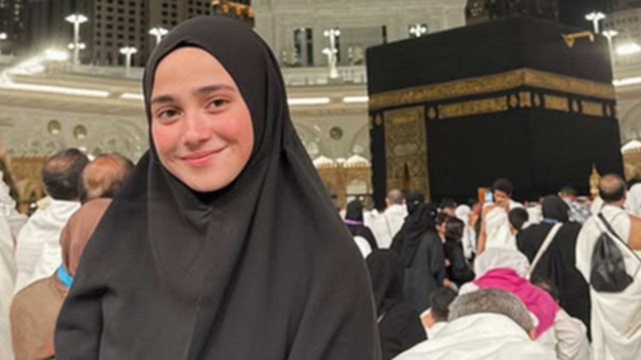 Cantik Tanpa Make Up, Potret Syifa Hadju Berhijab saat Umrah Dipuji - Penampilan Bikin Pangling