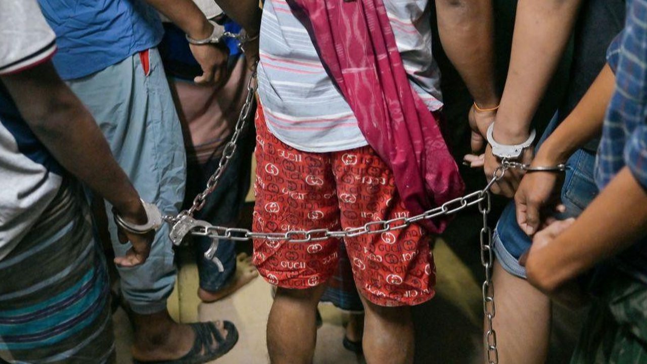 Pemerintah Indonesia didorong menuntaskan kasus dugaan penembakan lima pekerja migran asal Indonesia (PMI) di Malaysia oleh aparat hukum negara itu. LSM Migrant Care mencatat ada puluhan kasus kematian pekerja migran Indonesia di tangan aparat Malaysia yang belum terungkap.