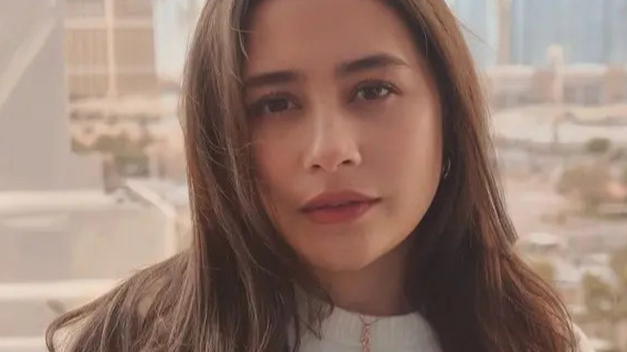 Ide Baju Lebaran dan Inspirasi Makeup Ala Prilly Latuconsina (Instagram/@prillylatuconsina96)