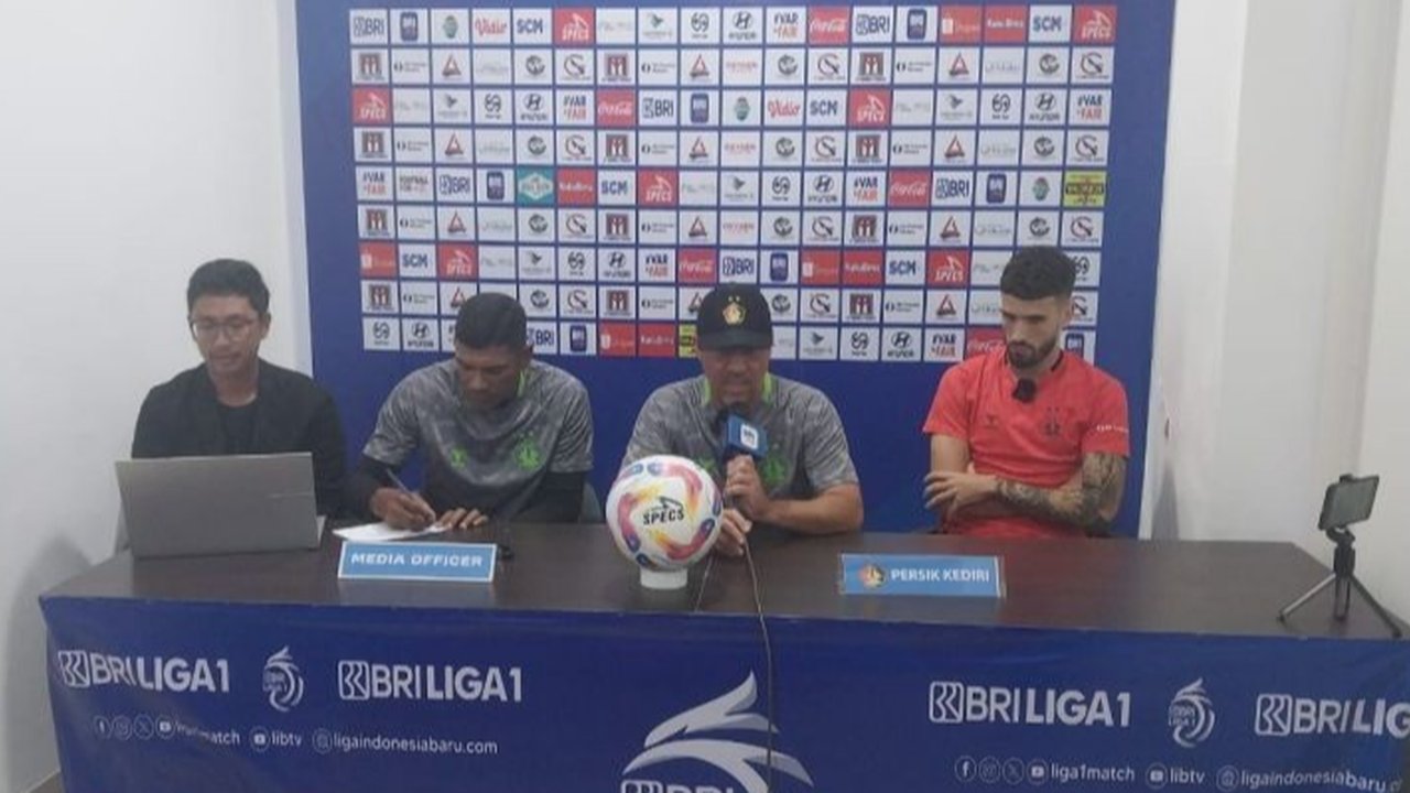 Persik Kediri mengincar kemenangan atas Malut United di Ternate pada laga lanjutan Liga 1, demi mempertahankan posisi puncak klasemen, meskipun harus bermain tanpa beberapa pemain pilar.