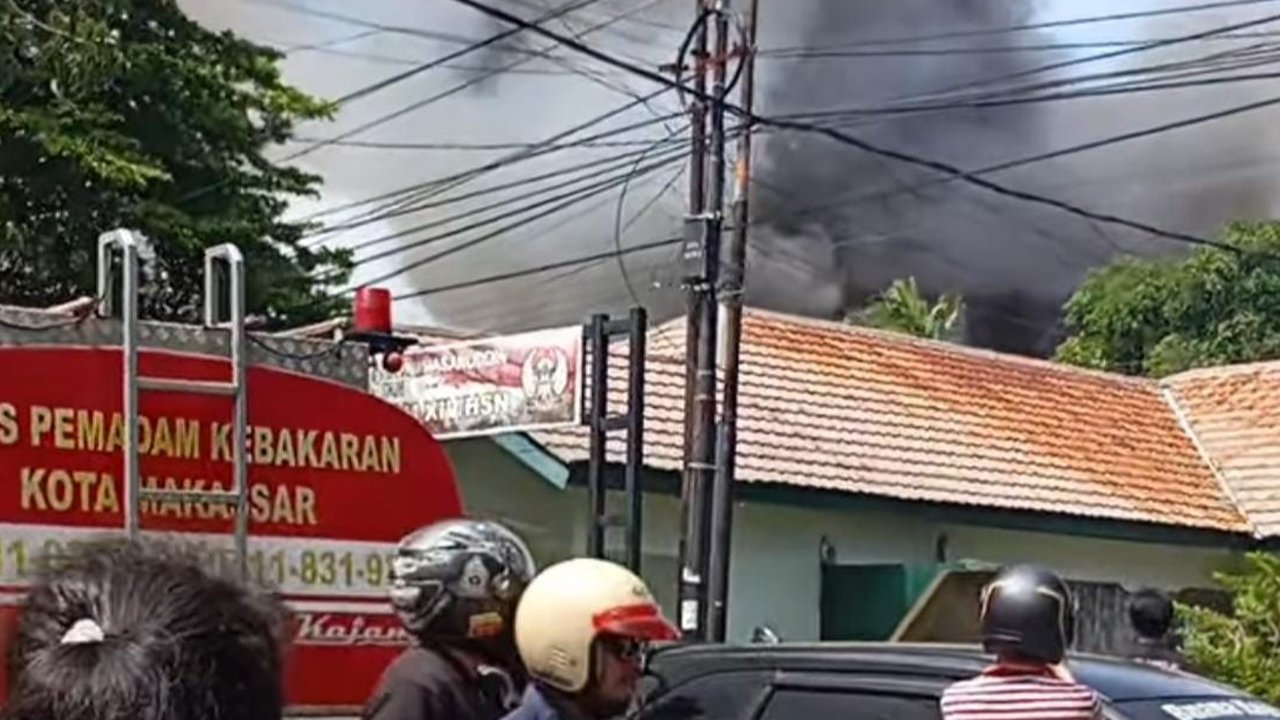39 Rumah di Asrama TNI Makassar Hangus Terbakar, 31 Armada Damkar Dikerahkan