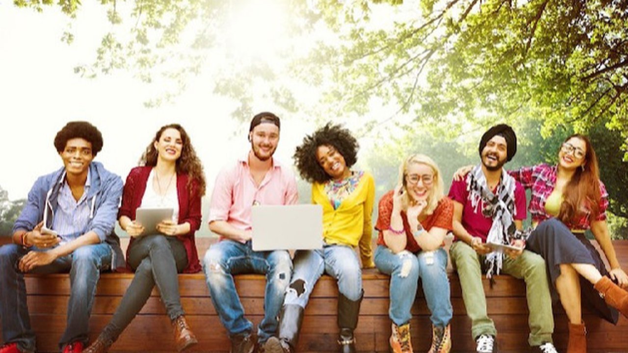 Generasi ini tumbuh besar di tengah perubahan budaya dan lingkungan sosial. Pengalaman hidup mereka tentunya akan jelas berbeda dengan generasi Baby Boomer yang merupakan orangtuanya.