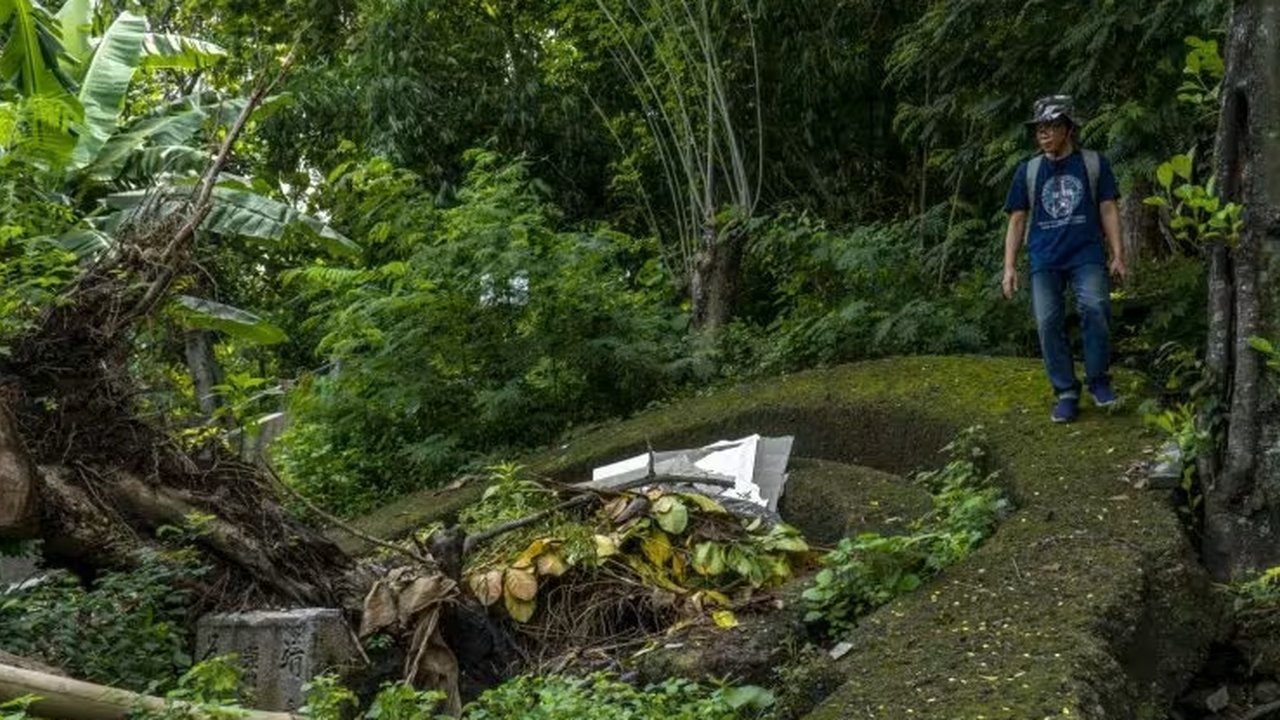 antar pizza guru temukan makam
