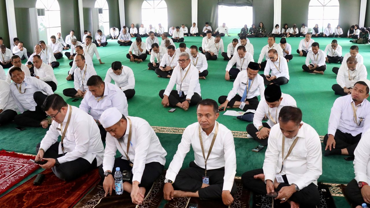 Hari Ketiga Retret Pembekalan, Kepala Daerah Khidmat Jalani Ibadah