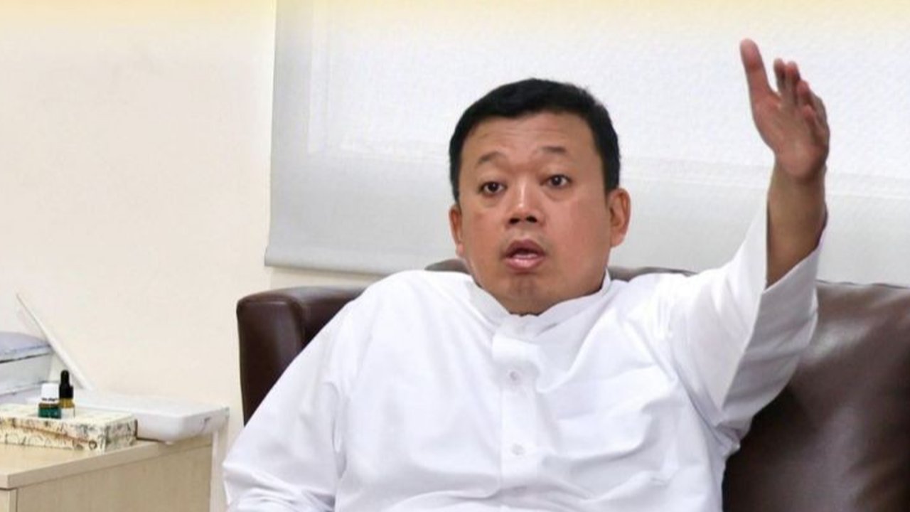 Menteri ATR/BPN Nusron Wahid membantah kabar pembatalan pencabutan sertifikat Hak Guna Bangunan (HGB) milik Aguan di kawasan pagar laut Tangerang; penegasan kebijakan pembatalan sertifikat di luar garis pantai tetap berlaku.
