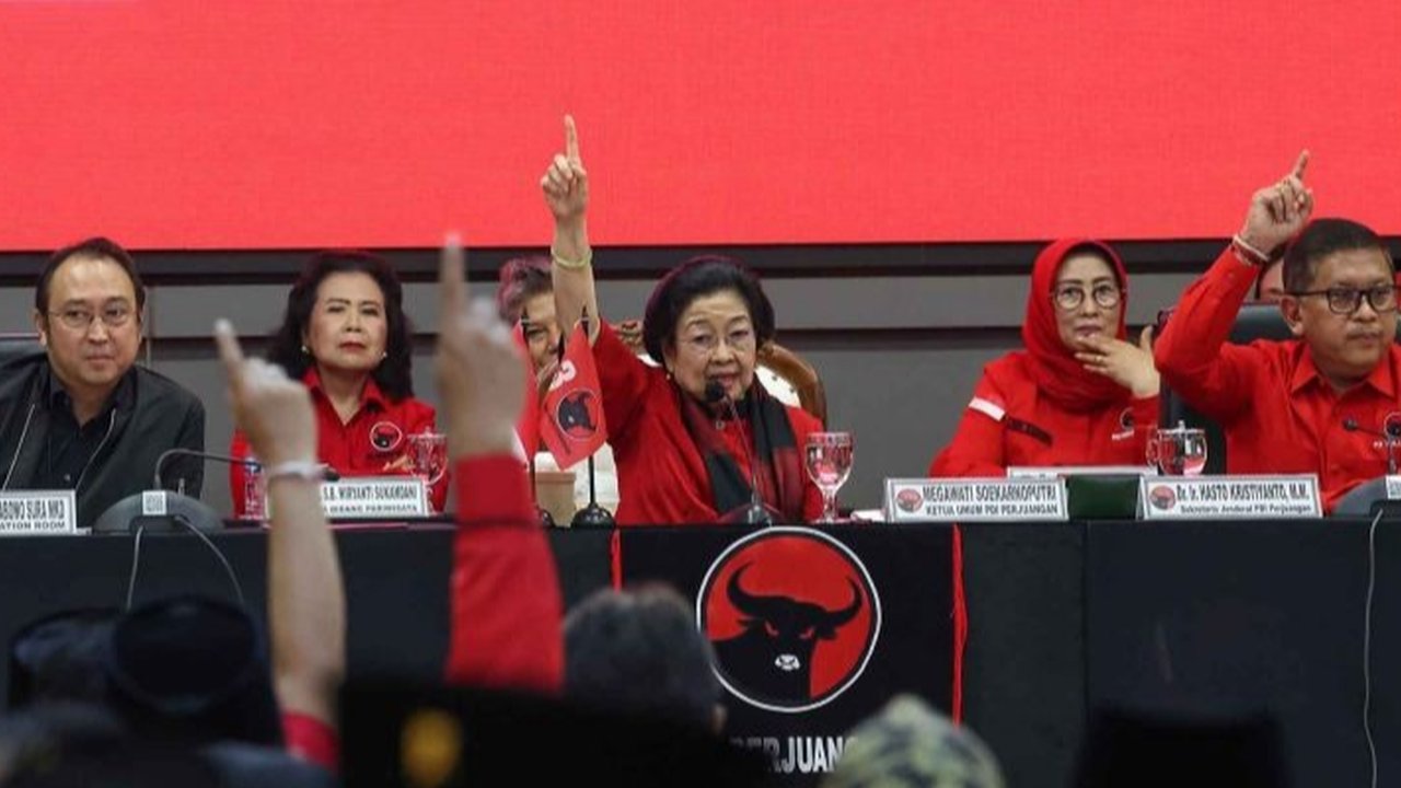 Sikap Megawati yang menarik kepala daerah PDIP dari retret di Akmil menunjukkan upaya PDI Perjuangan untuk mempertahankan pengaruh politiknya di tengah konstelasi kekuasaan pasca-pelantikan Presiden Prabowo.