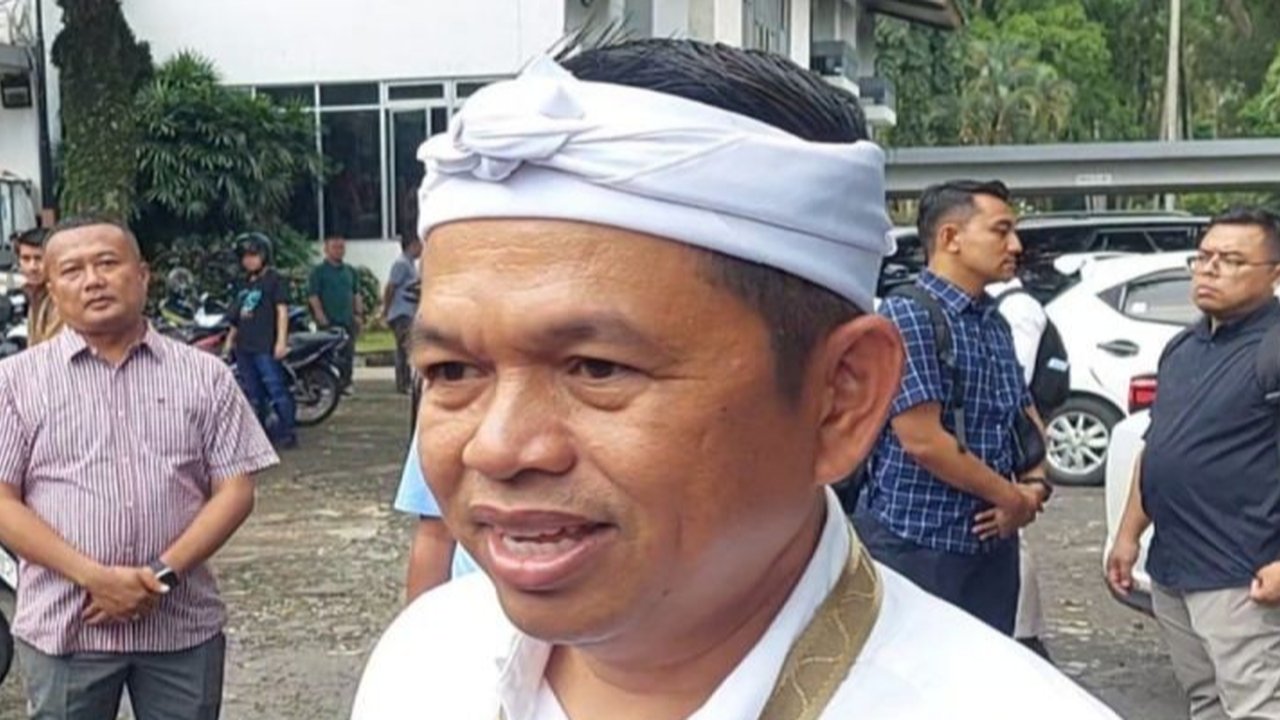 Gubernur Jawa Barat, Dedi Mulyadi, menekankan pentingnya sinkronisasi antara pemerintah pusat dan daerah dalam kegiatan retret kepemimpinan di Akmil, Magelang, demi kemajuan Indonesia.