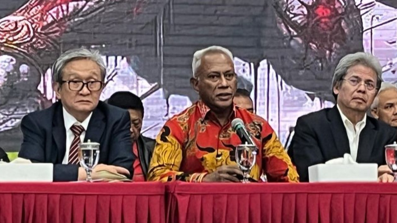Megawati Soekarnoputri, Ketua Umum PDIP, memutuskan untuk tidak menunjuk Pelaksana Tugas Sekretaris Jenderal partai menggantikan Hasto Kristiyanto yang kini ditahan KPK.