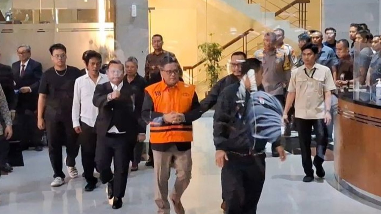 Hasto Kristiyanto ditahan KPK.