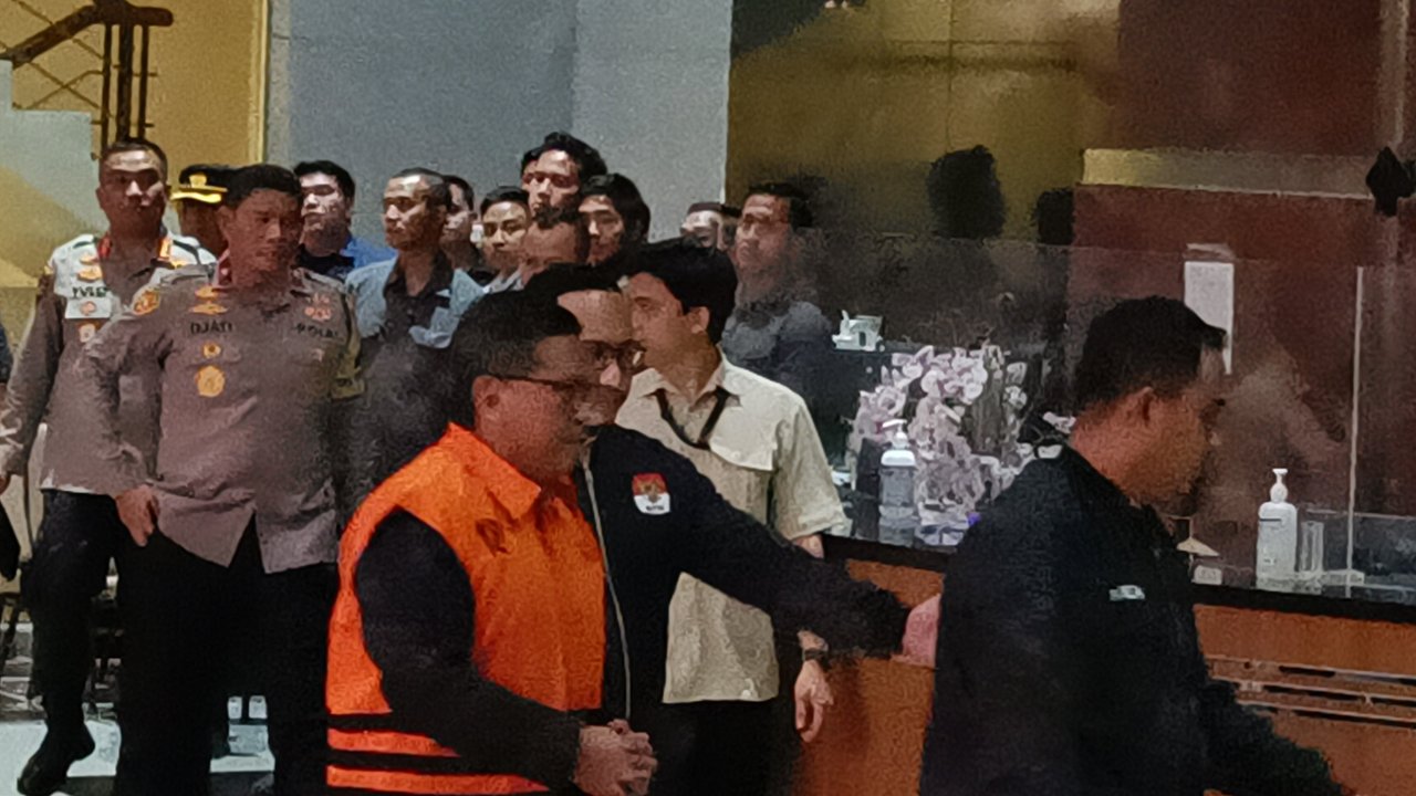 Hasto Kristiyanto ditahan KPK.