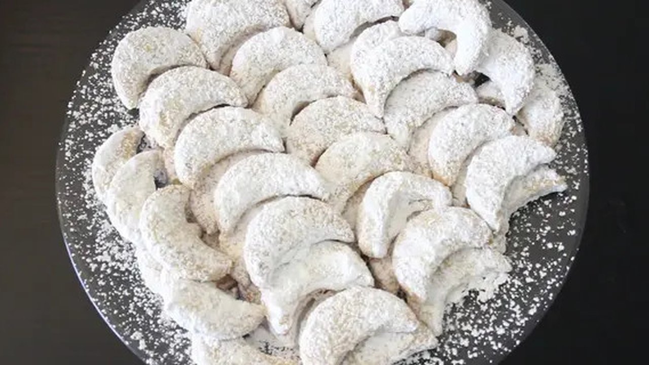 Sepiring kue putri salju. (Liputan6.com/IG/yummy.idn)