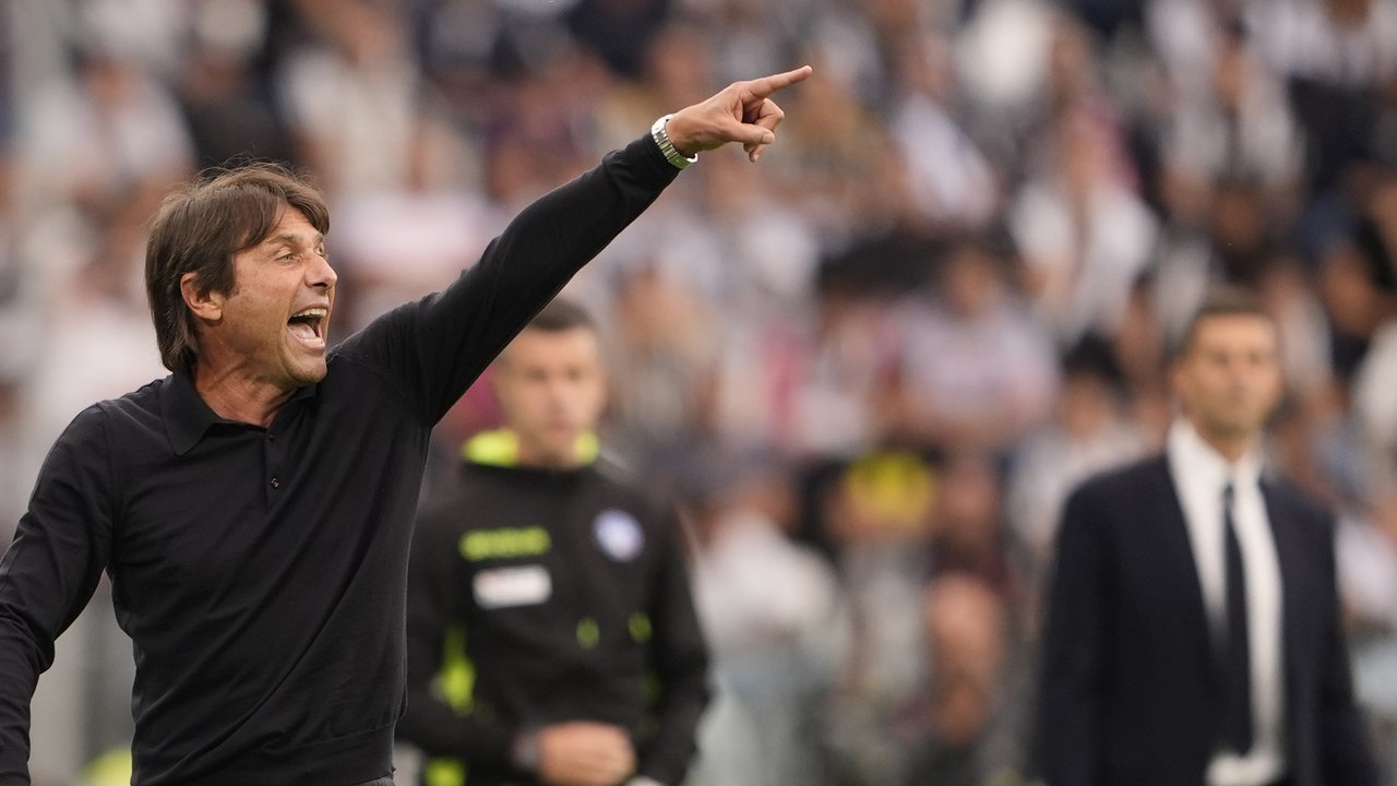 Membandingkan Gaya Bermain Antonio Conte dengan Pelatih Top Serie A