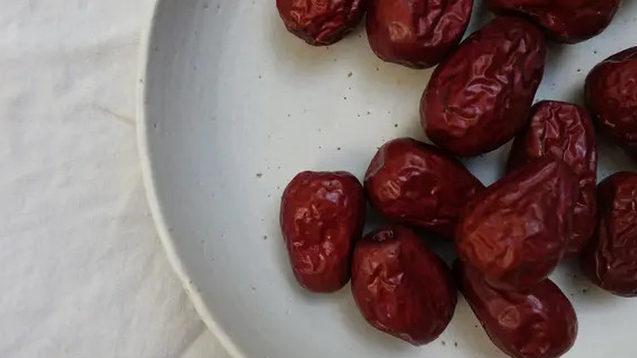 Ilustrasi kurma/ Photo by Mona Mok on Unsplash