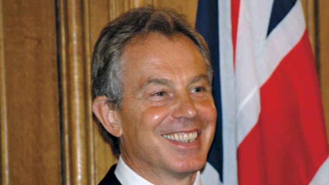 Tony Blair bercerita mengenai pengalamannya selama dua periode menjadi Perdana Menteri di Inggris kepada Jokowi.