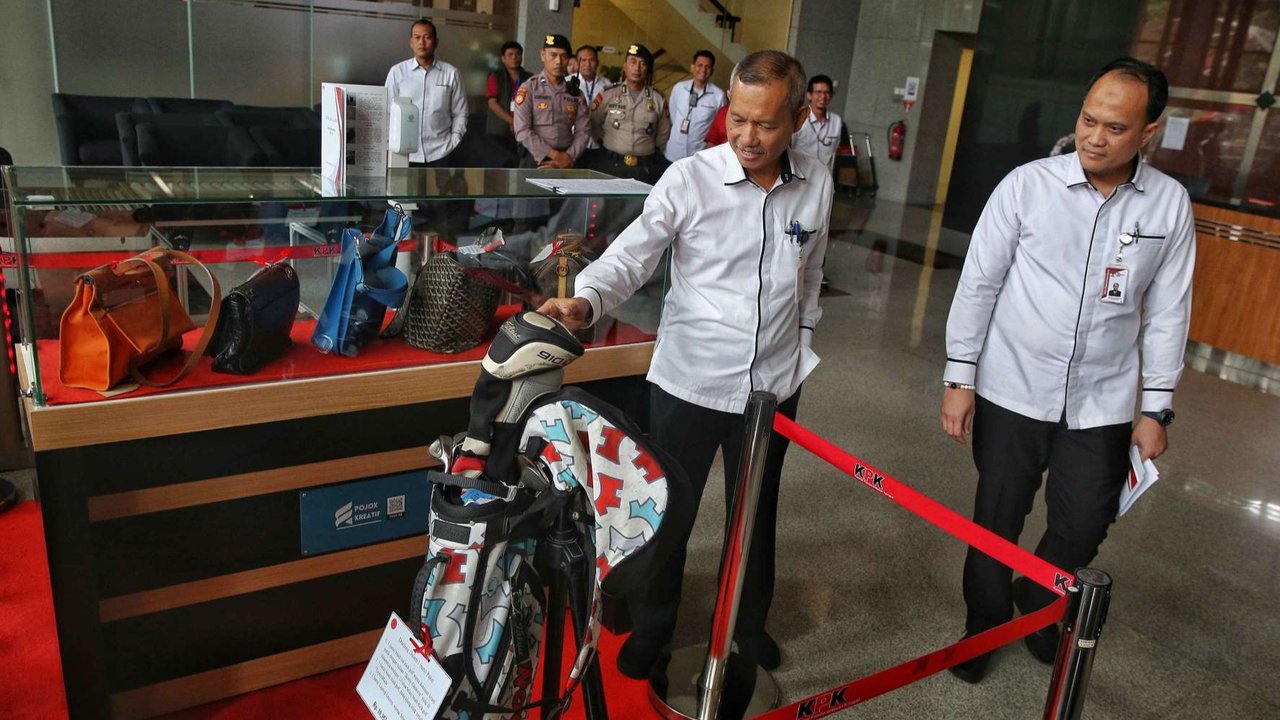 KPK kembali lelang barang mewah rampasan.