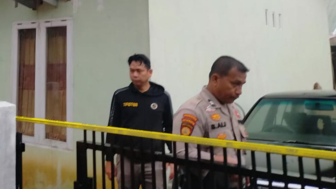 Guru SMP di Kuansing Diduga Dibunuh Suami, Ditemukan Anak Bersimbah Darah di Lantai