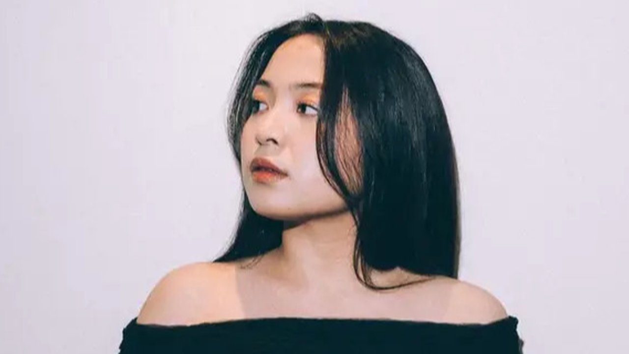 Tampil Chic dengan Outfit Serba Hitam ala Selebriti Perempuan Tanah Air