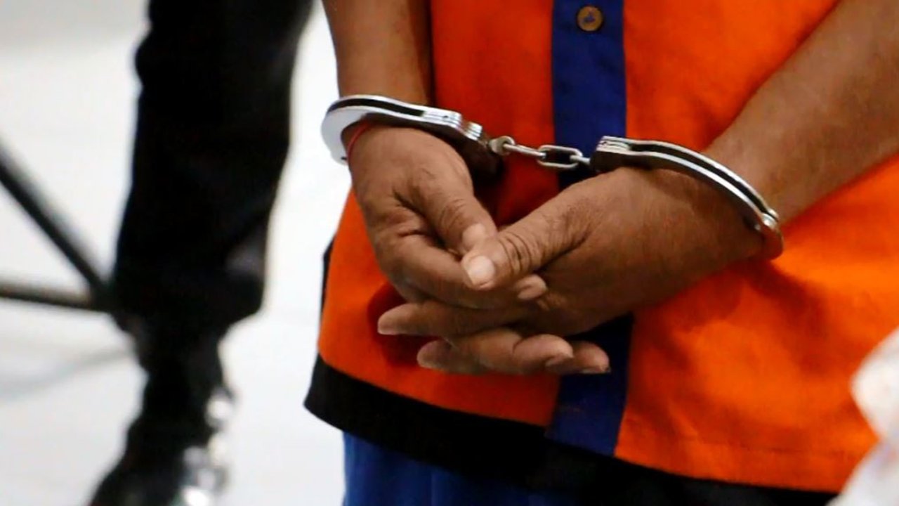 Ilustrasi - Borgol penjahat. (Foto: Liputan6.com/Muhamad Ridlo)