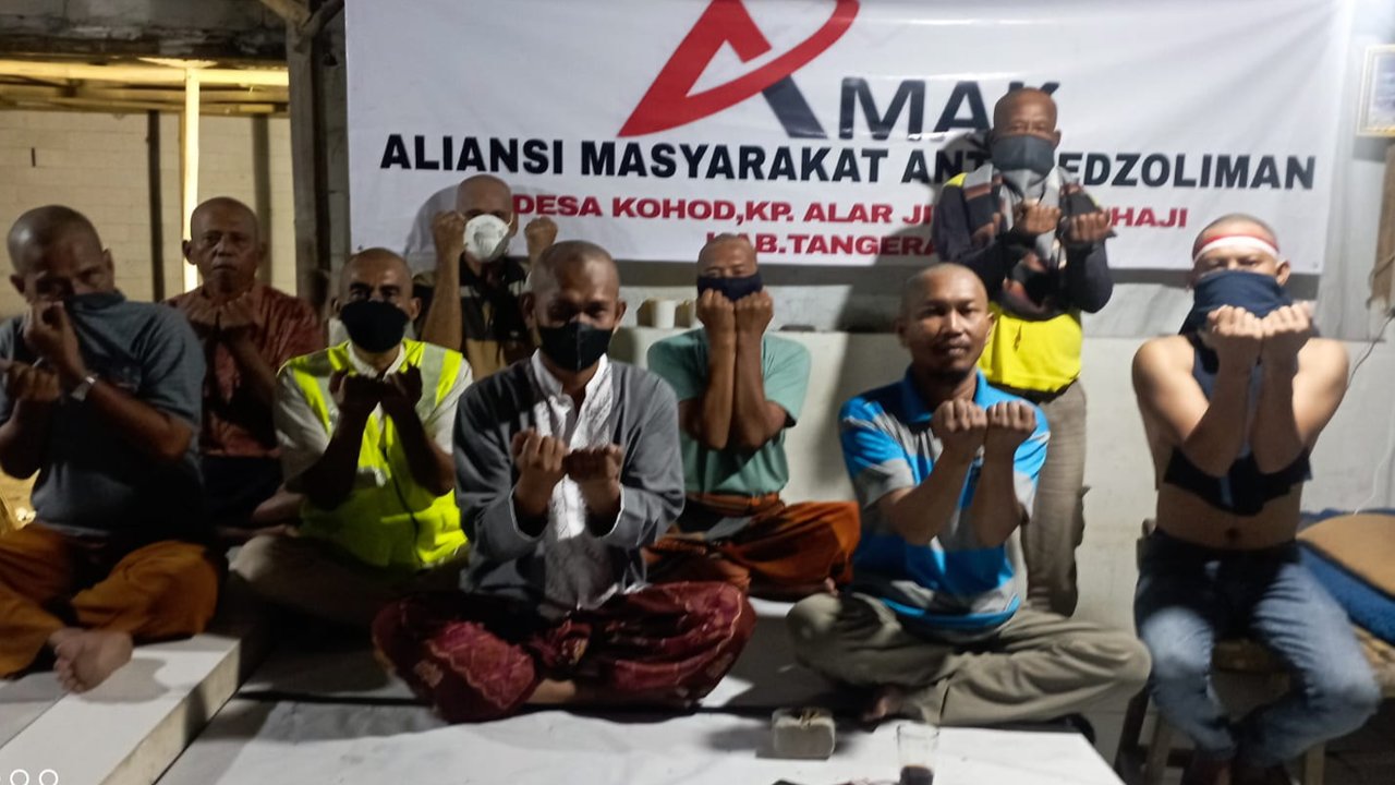 Warga Kohod Serentak Cukur Plontos usai Kades Ditahan Polisi