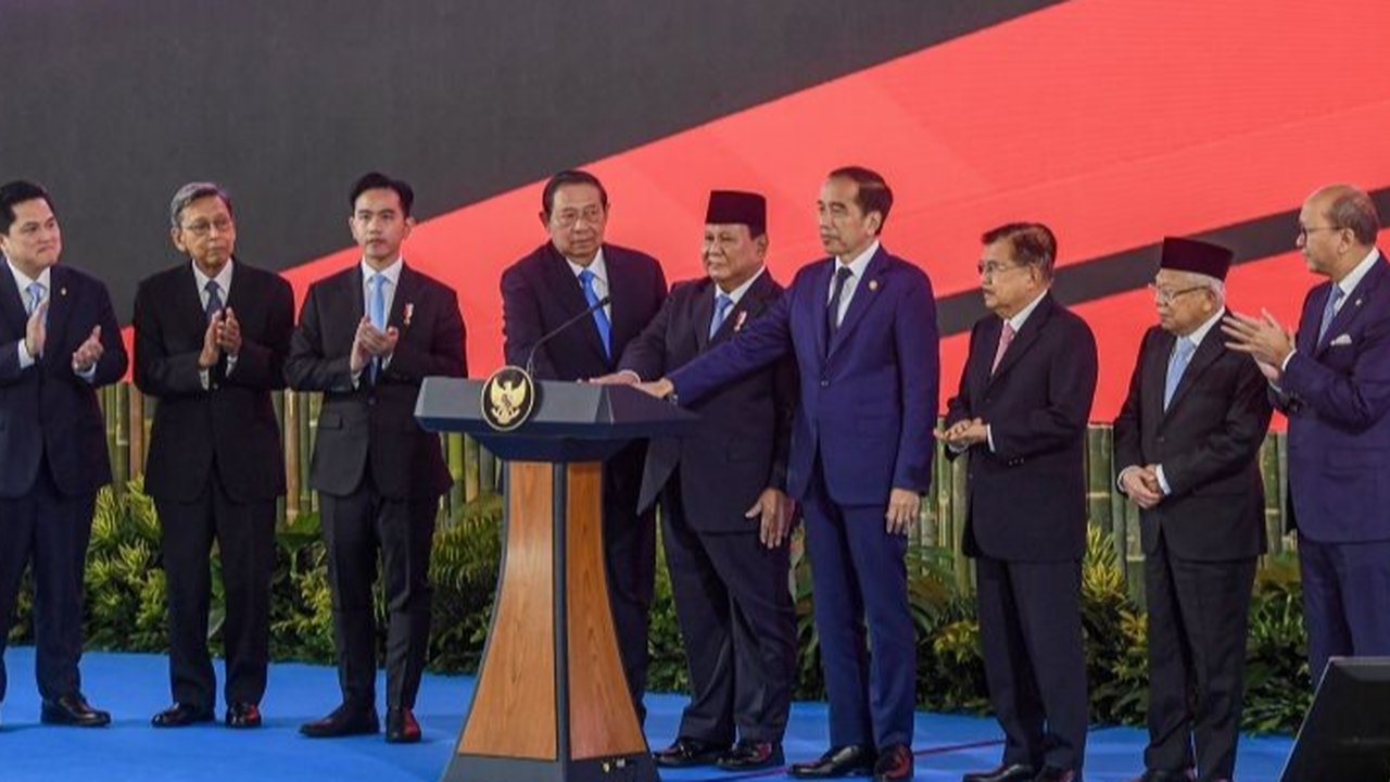 Pemerintah melalui Danantara akan mengelola Rp300 triliun lebih dana efisiensi untuk membiayai 20 proyek strategis nasional (PSN) guna mendorong industrialisasi dan hilirisasi.