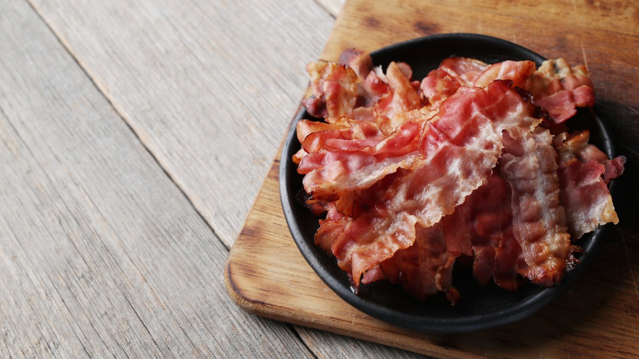 How to cook bacon in the air fryer.