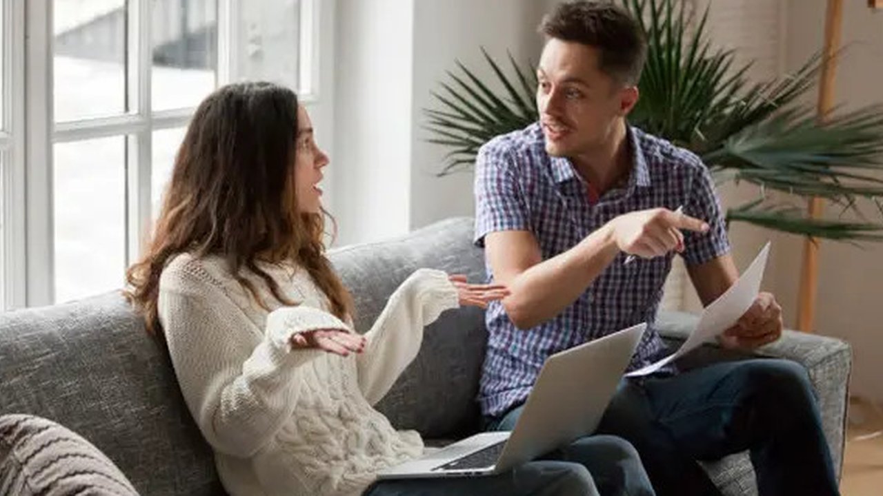 Ilustrasi pria yang sedang berbohong. Credit: freepik.com