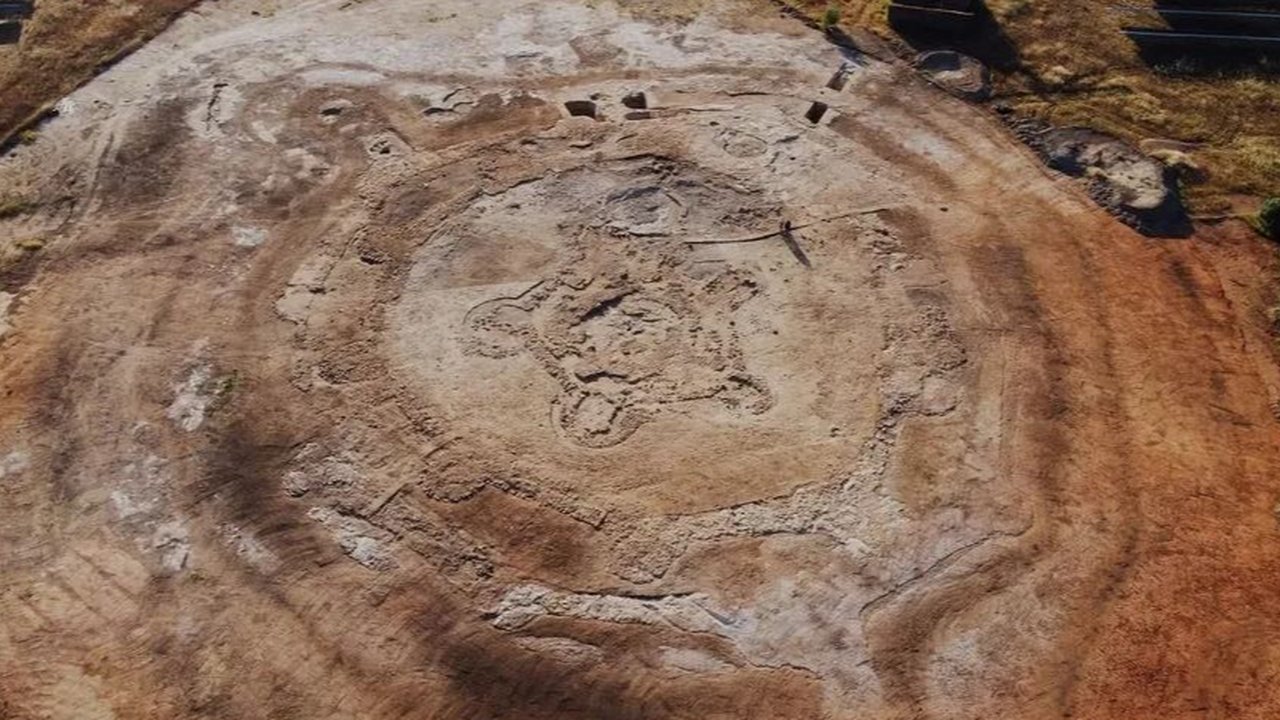 Arkeolog Temukan Benteng Berusia 5.000 Tahun, Berisi Makam Pria Misterius yang Dikubur dengan Belati