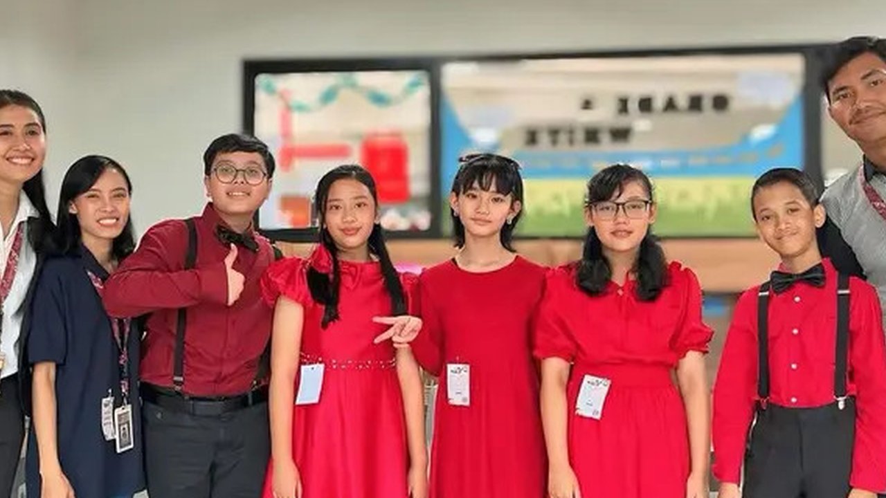 Potret Bilqis Ikut Grup Vokal di Sekolah (Sumber: Instagram/ayutingting92)