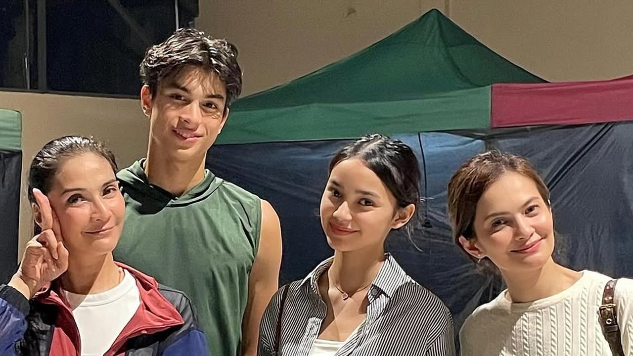 Momen Anak Maudy Koesnaedi dan Anak Cut Tary Foto Bareng, Disebut Cocok - Ganteng dan Cantik