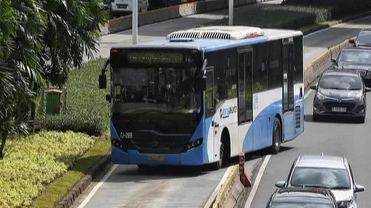 Penambahan rute juga untuk mengakomodir pengguna angkutan umum. (Liputan6.com/Angga Yuniar)