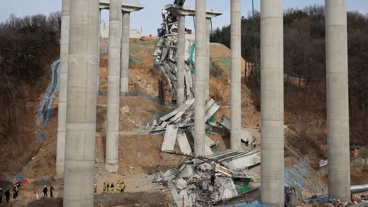 Jembatan di Lokasi Pembangunan Jalan Tol di Korsel Tiba-Tiba Ambruk, Dua Orang Tewas