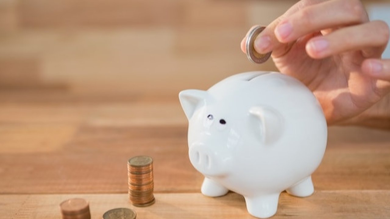 Ilustrasi celengan, tabungan. (Photo created by awesomecontent on www.freepik.com)