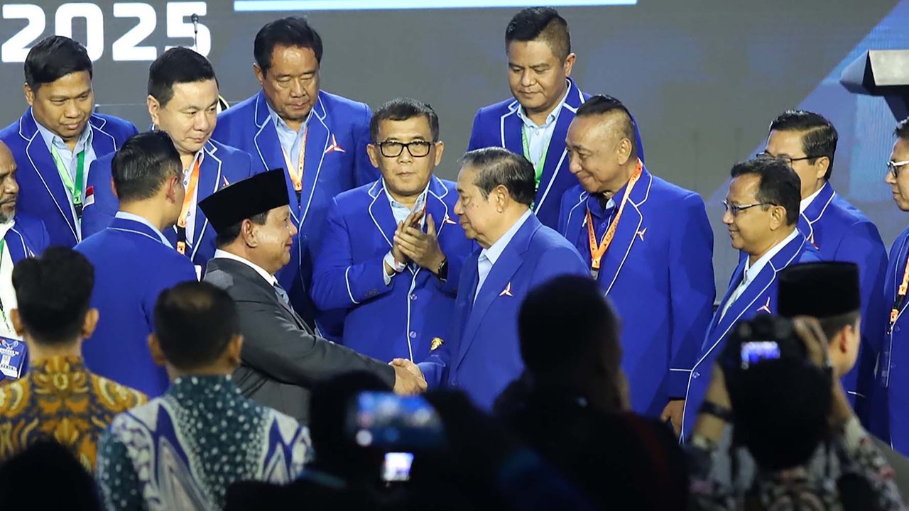 Presiden Prabowo Subianto bersama Wakil Presiden Gibran Rakabuming Raka.menghadiri penutupan Kongres VI Partai Demokrat di Hotel Ritz Carlton Pasific Place Jakarta Selatan, Selasa (25/2/2025).