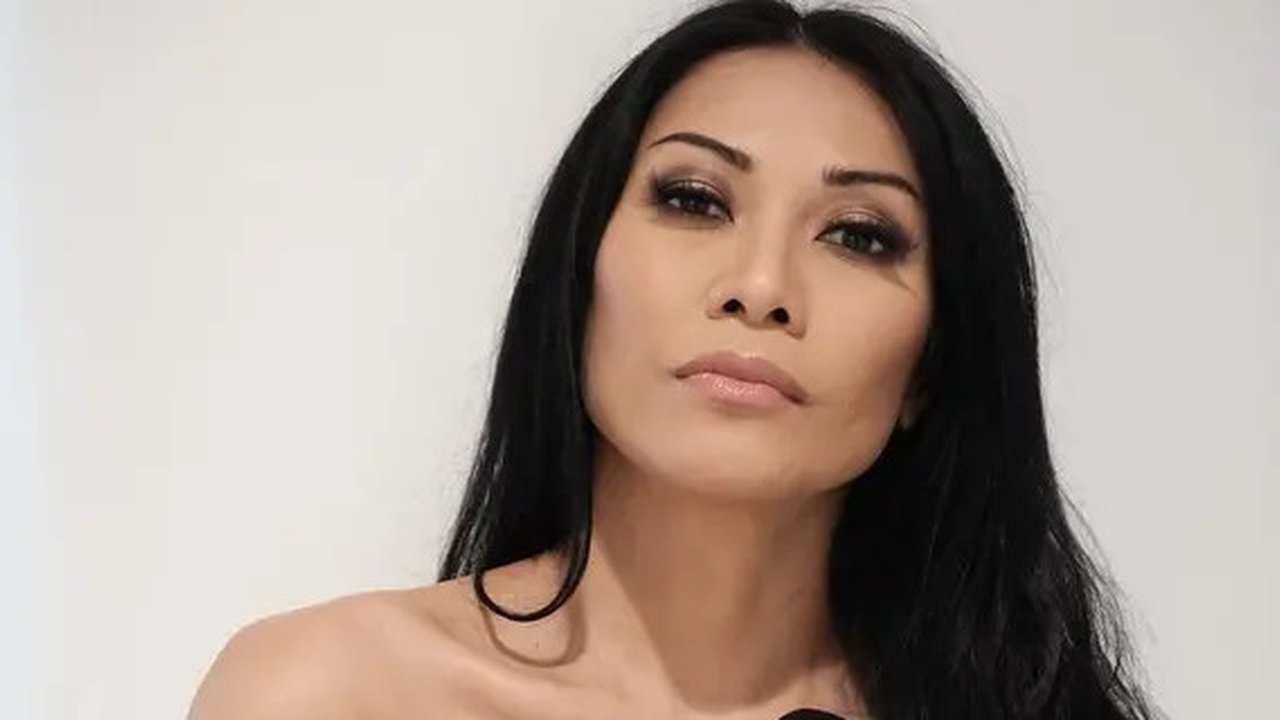 Melihat gaya busana Anggun C Sasmi dan Maudy Ayunda pakai dress rancangan Wilsen Willim (@anggun_cipta)