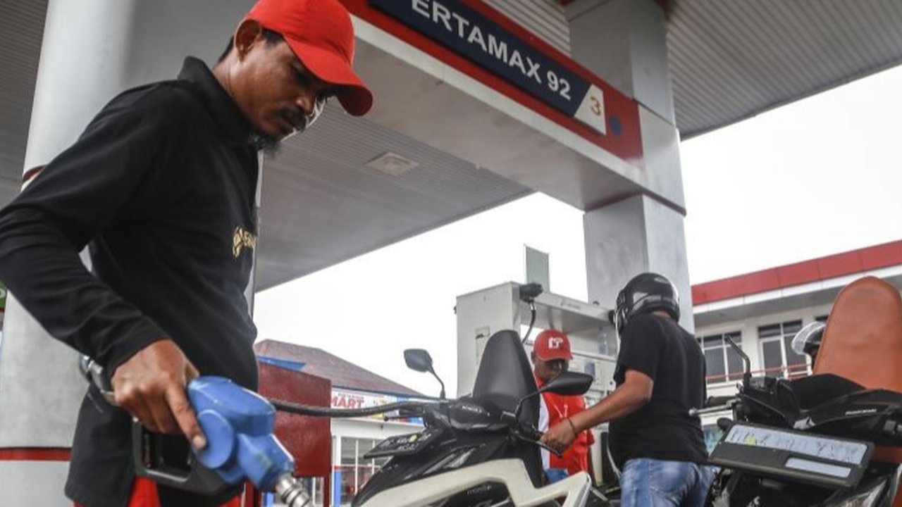 Direktur Utama Pertamina Patra Niaga memprediksi lonjakan konsumsi Pertamax hingga 16,7 persen selama Idul Fitri akibat peningkatan mobilitas masyarakat.