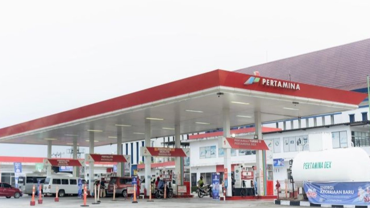 Pertamina menjamin pasokan BBM di Kepulauan Riau aman selama libur panjang Isra Miraj dan Imlek 2025, dengan stok Pertalite, Pertamax, dan solar yang cukup serta langkah-langkah antisipasi penyalahgunaan.