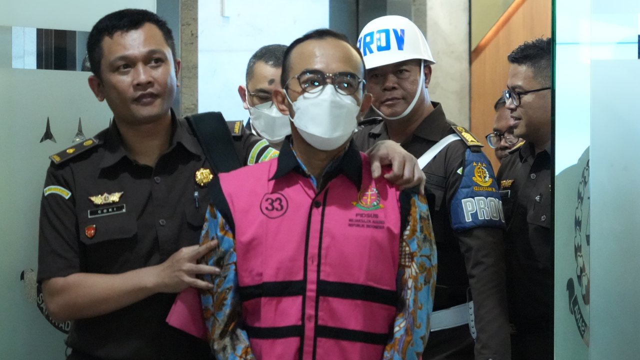Tersangka kasus korupsi minyak mentah Pertamina.