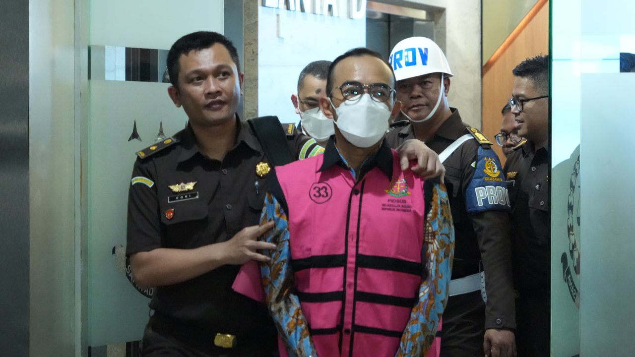 Tersangka kasus korupsi minyak mentah Pertamina.