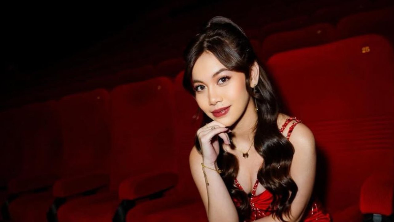 Penampilan Frislly Herlind dalam acara Gala Premier. (credit:instagram.com/itsme.frisllyherlind/didi