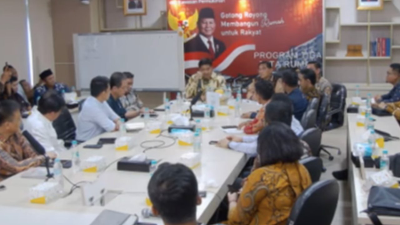 Politisi Gerindra, Maruarar Sirait, menilai penahanan Sekjen PDI Perjuangan, Hasto Kristiyanto, oleh KPK sebagai bagian dari proses hukum yang harus dijalankan, seraya meminta agar tak ada intervensi dari pihak manapun.