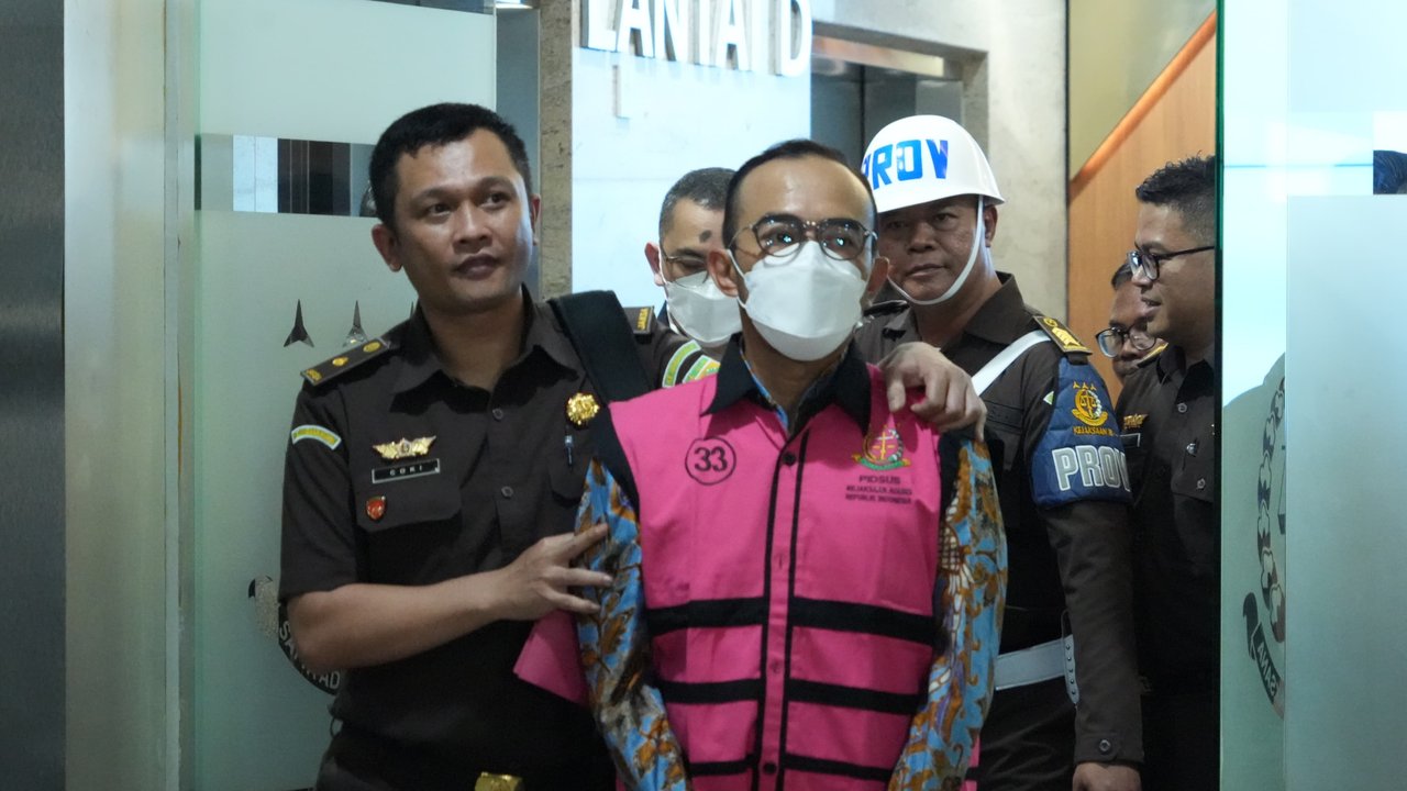 Tersangka kasus korupsi minyak mentah Pertamina.