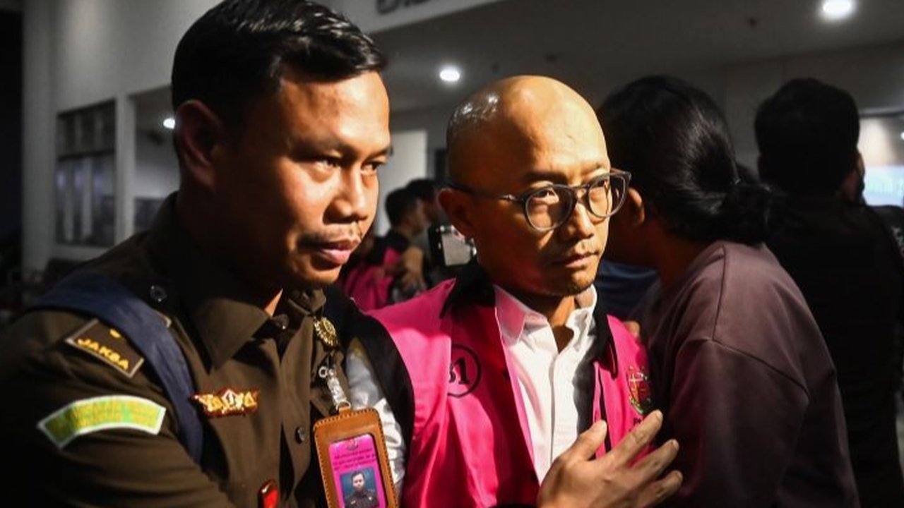 Kejaksaan Agung menetapkan beberapa tersangka terkait kasus dugaan korupsi oplosan BBM jenis RON 90 menjadi RON 92, mengakibatkan kerugian negara mencapai Rp193,7 triliun.