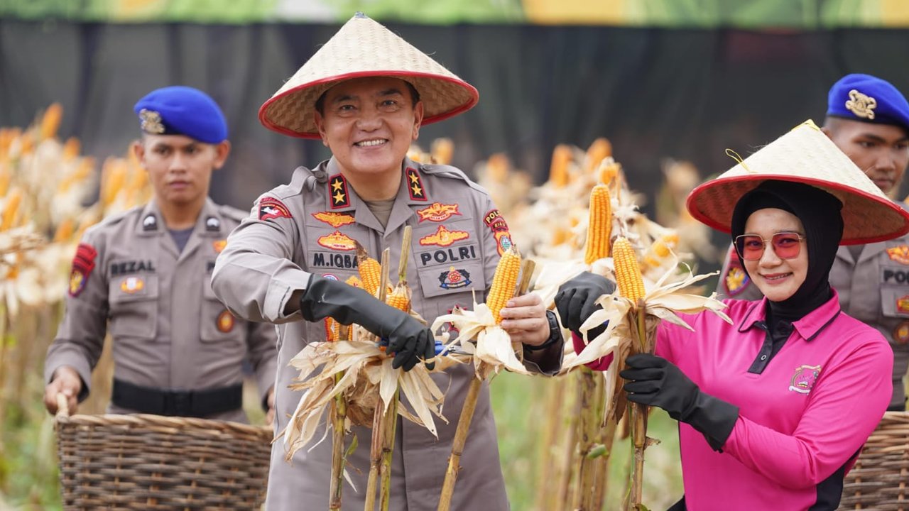Senyum Semringah Jenderal Polri karena Jagung Pipil