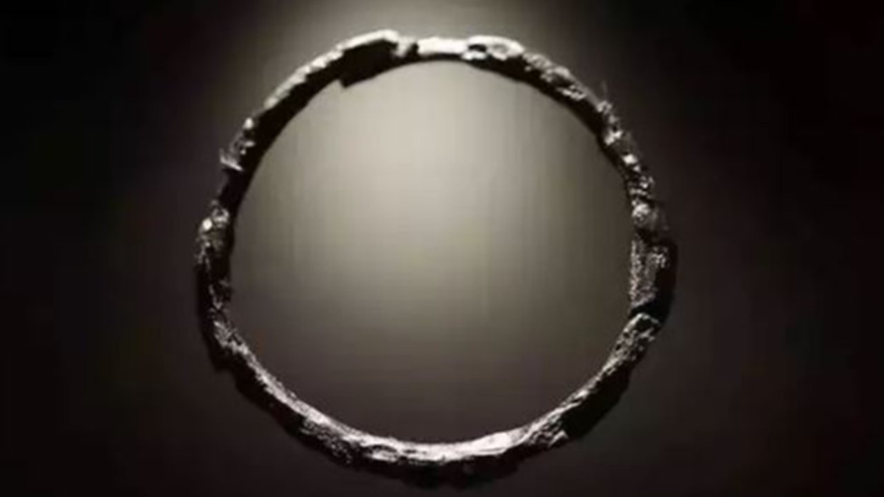 Ilmuwan Temukan Koleksi Perhiasan Berusia 2.700 Tahun, Terbuat dari Material di Luar Bumi