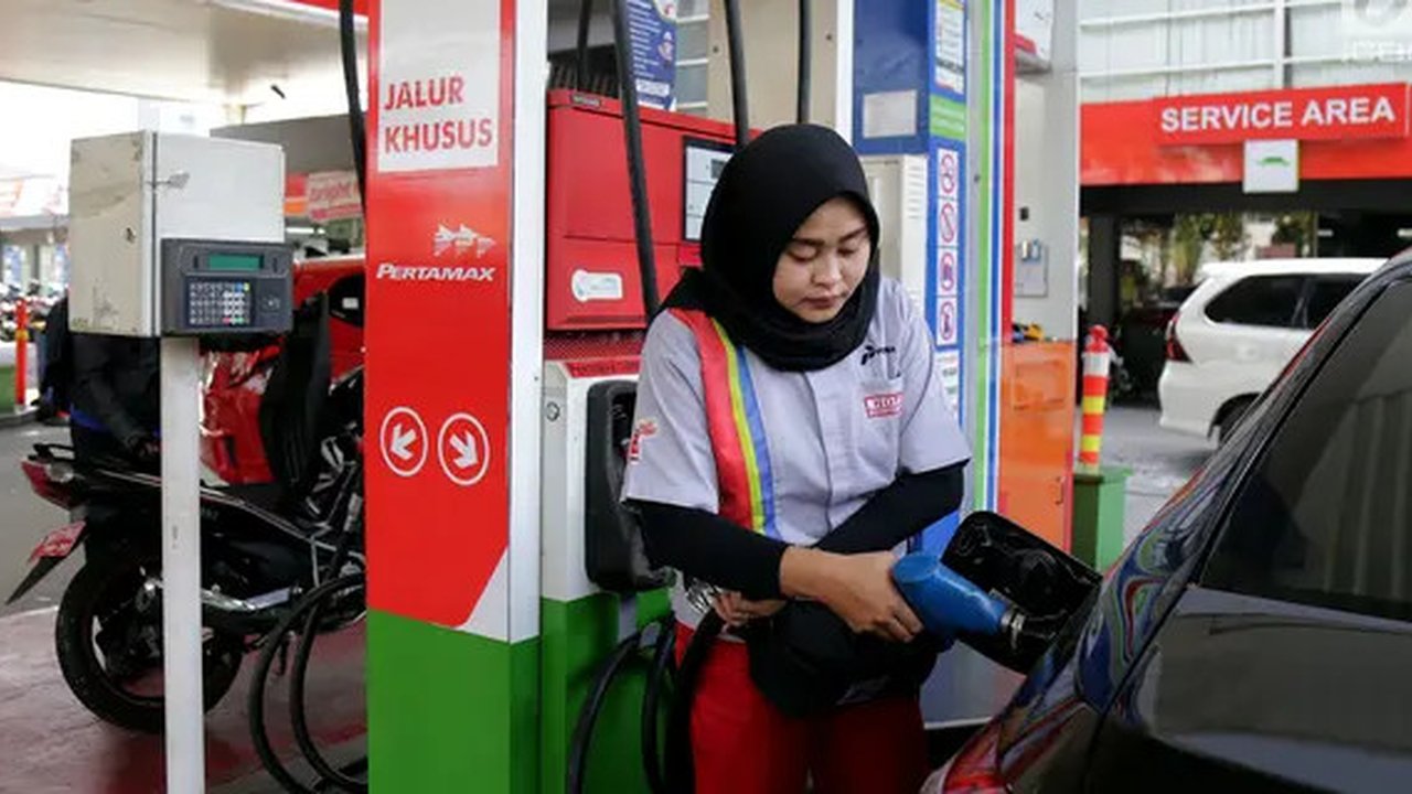 PT Pertamina Patra Niaga menegaskan bahwa BBM jenis Pertamax tidak dioplos dan kualitasnya sesuai spesifikasi pemerintah, yaitu RON 92, serta proses distribusi diawasi ketat.
